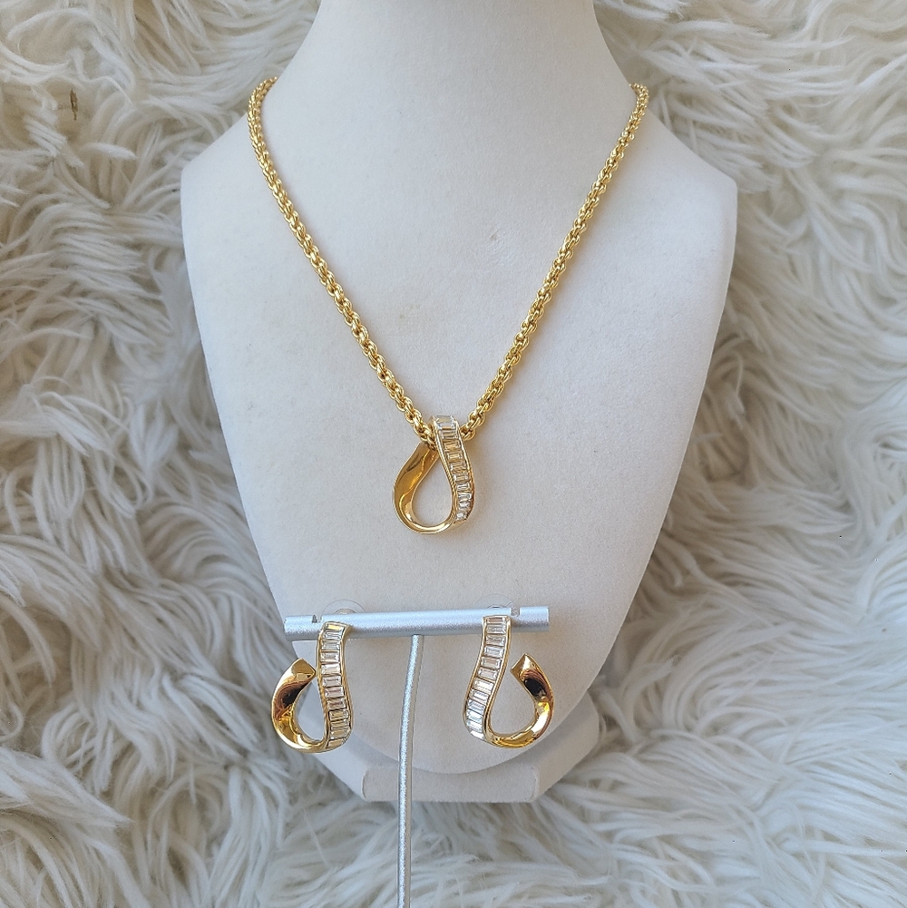 Swarovski Gold Toned Pendant Necklace And Earrings Set- Great Vintage Condition